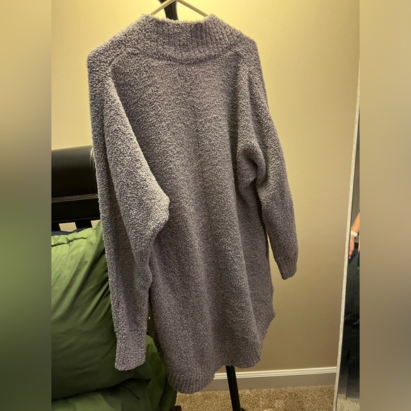 Ugg sweater size M - Picture 3 of 6
